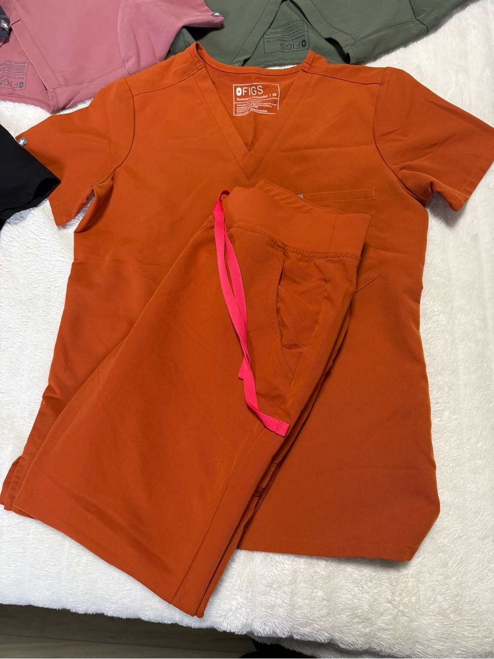 Figs Men’s V-Neck Set in Rust with Pink Drawstring